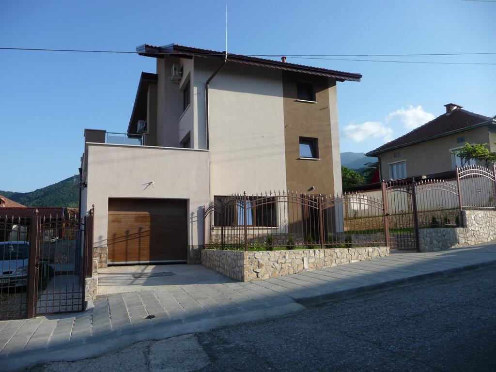 Guest House Camellia Berkovitsa Exterior photo
